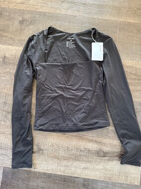 ReoRia Black Long Sleeve Square Neck Top